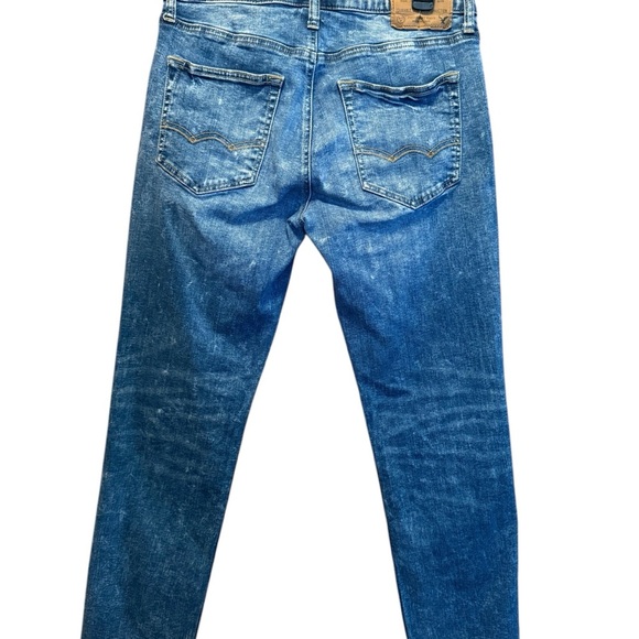 American Eagle Outfitters Blue Relaxed Jeans with Distressed Details - Picture 2 of 14